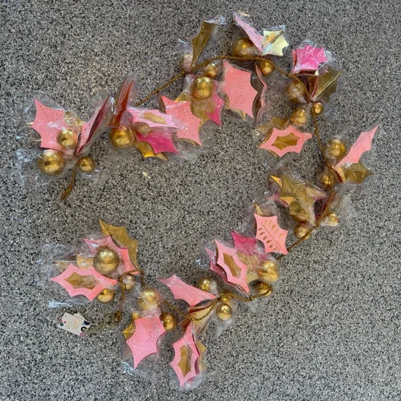 Glitterville Garland - Picture 6 of 6